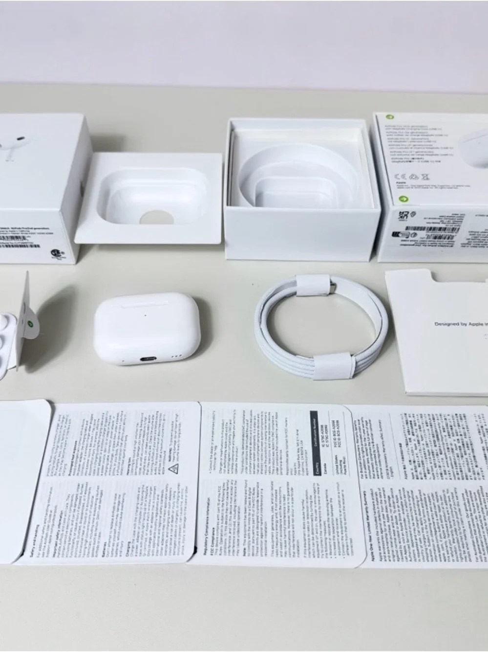 Apple White Wireless Earbuds with Charging Case